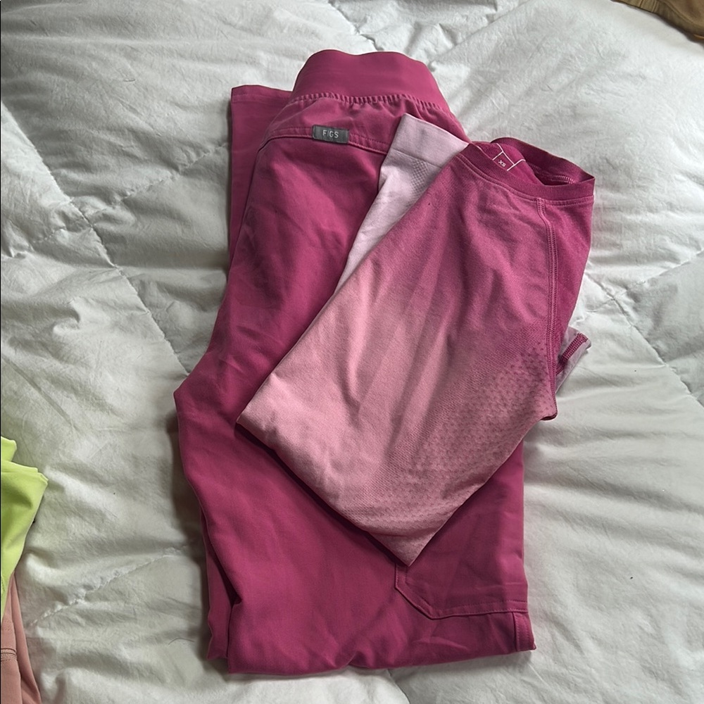 Figs pink ombré XS salta and XS Livingston pant